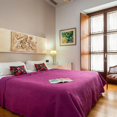 Cathedral Apartment, First Floor Севілья Екстер'єр фото