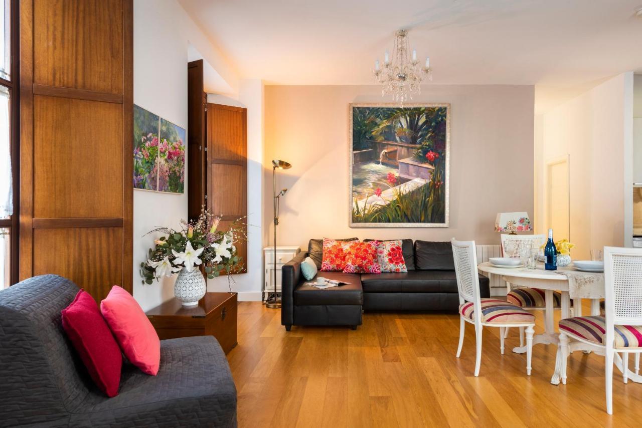 Cathedral Apartment, First Floor Севілья Екстер'єр фото